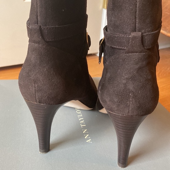 Ann Taylor “Rickie” Dark Chocolate Suede Ankle Boot, Size 8M - Picture 3 of 12